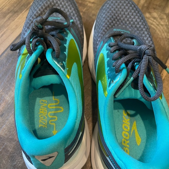 Women’s Brooks Launch 4 Size 7.5 Running Shoe - Picture 4 of 6